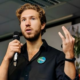 Floris van der Brug, Founder
